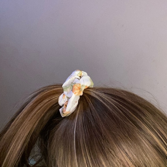 Handmade tiny pumpkin 🎃 scrunchie!! - Picture 4 of 5